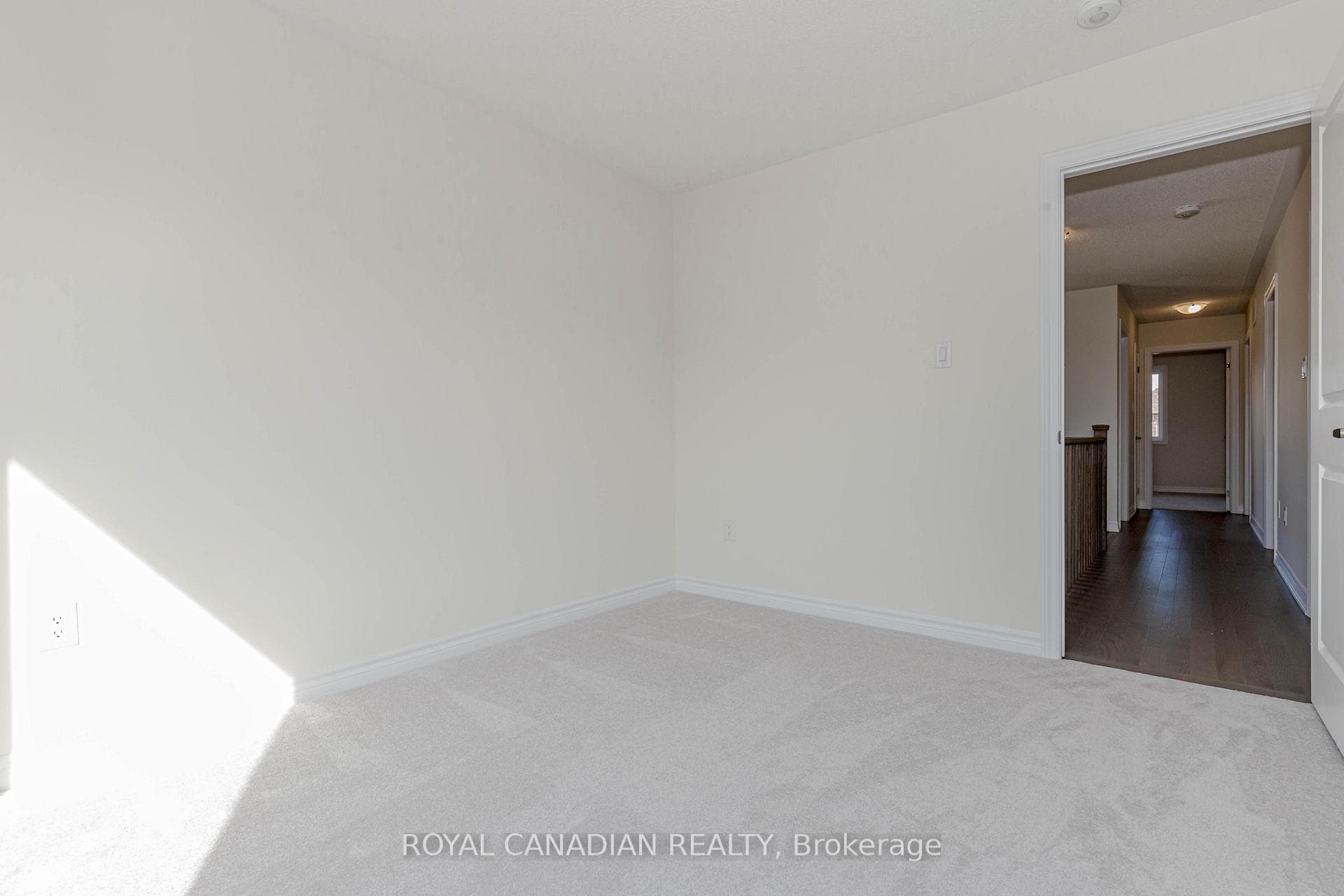 2 Molnar Crescent photo 37