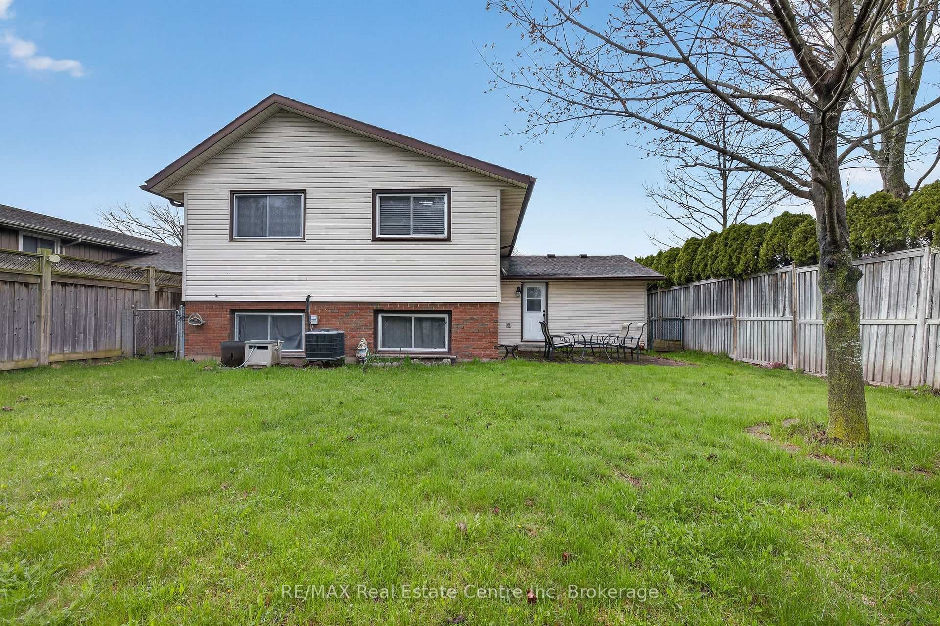 9 Sanderson Drive photo 44