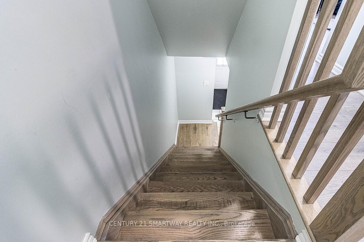 1143 Duignan Crescent photo 9