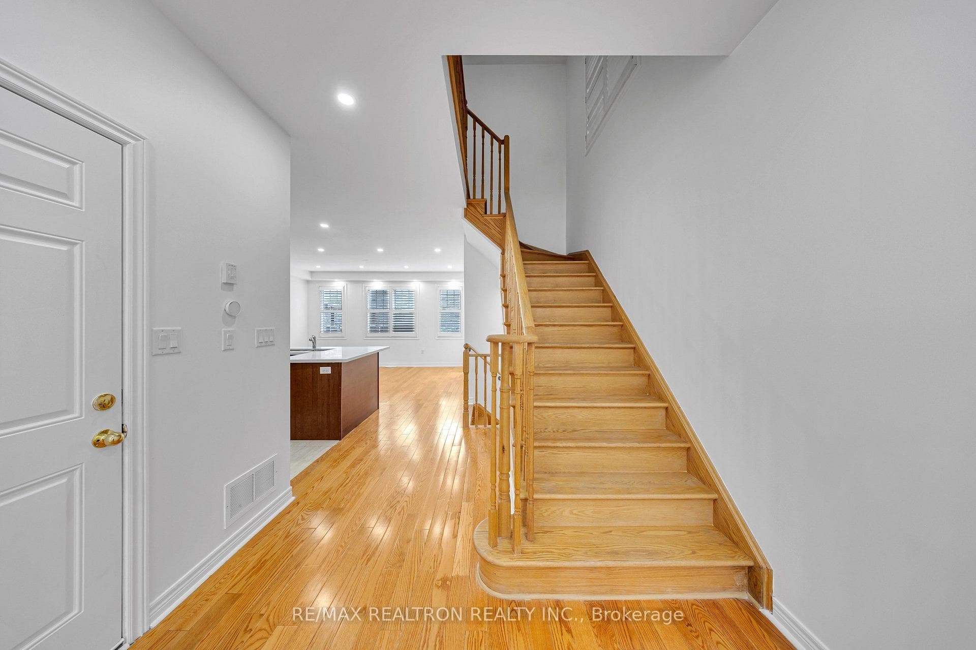 138 Angus Drive photo 12