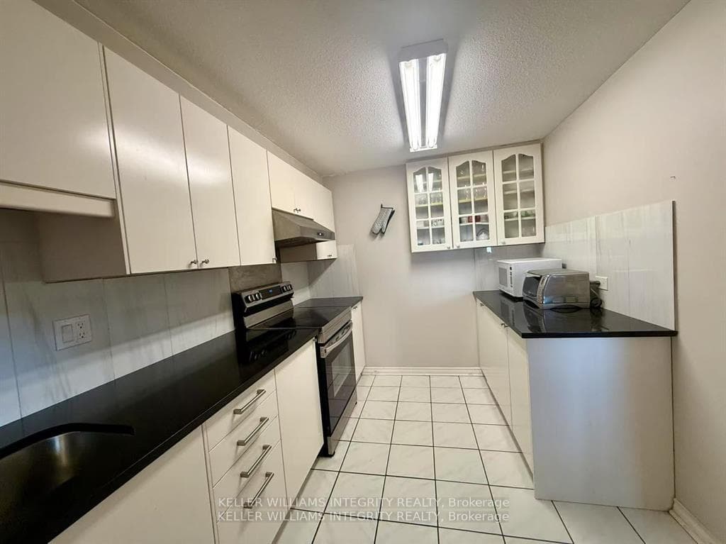 1356 Meadowlands Drive Unit 305 photo 13