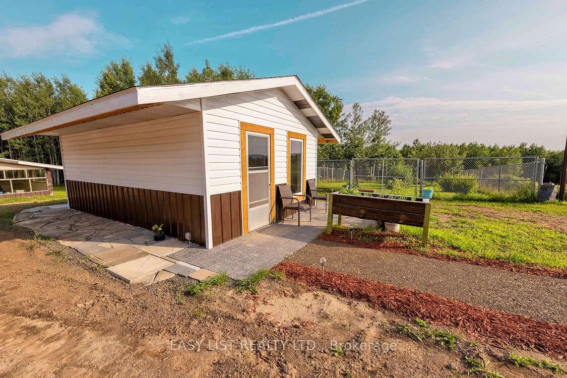 608 Copper Cliff Road photo 5