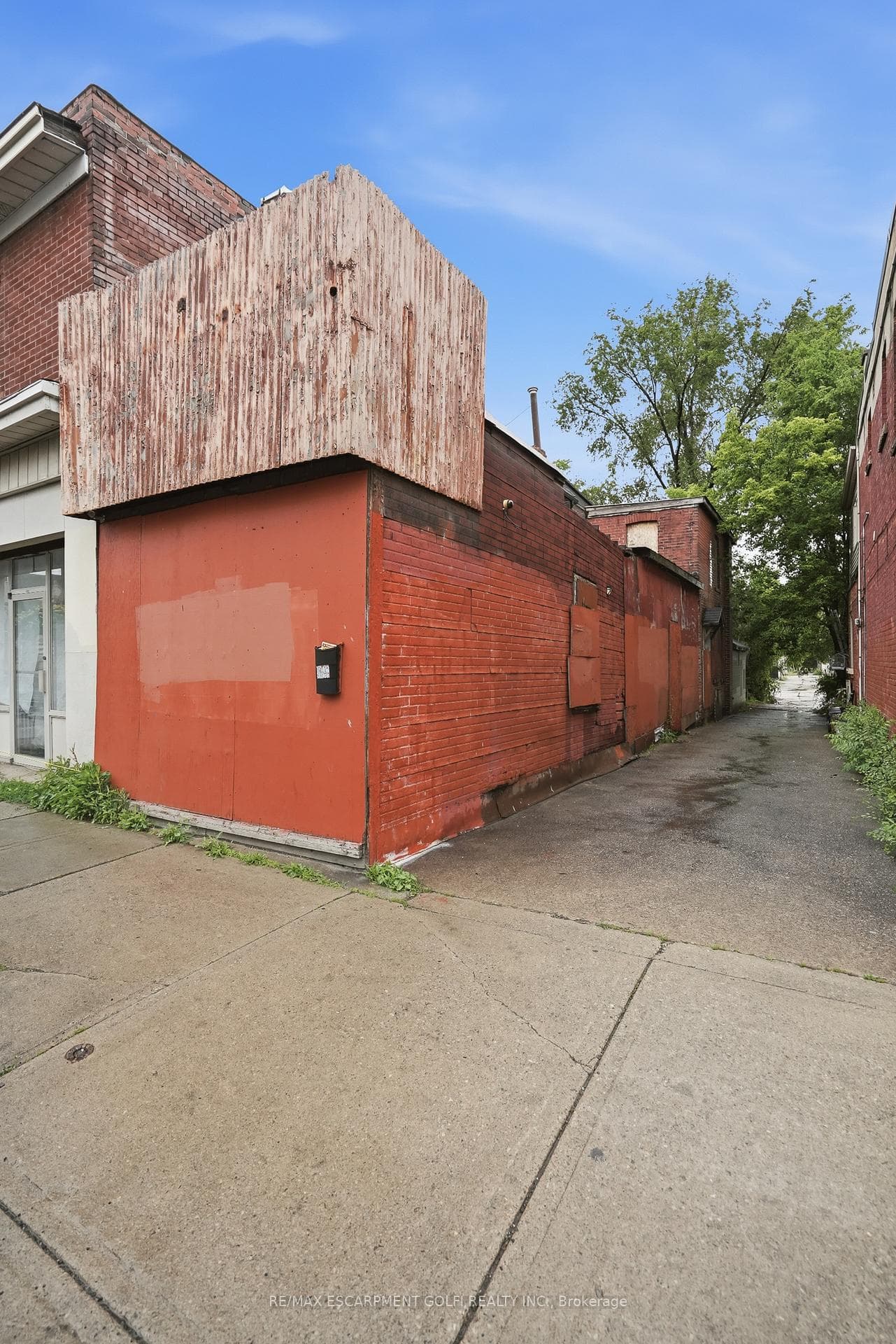 721 1/2 BARTON Street photo 3