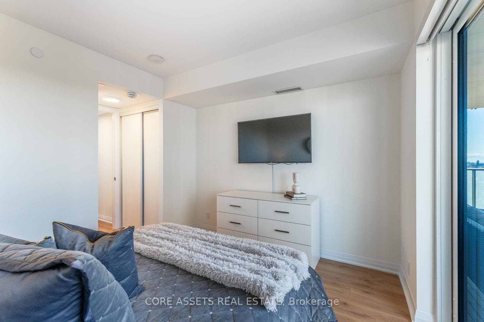 99 Foxbar Road Unit 1302 photo 32