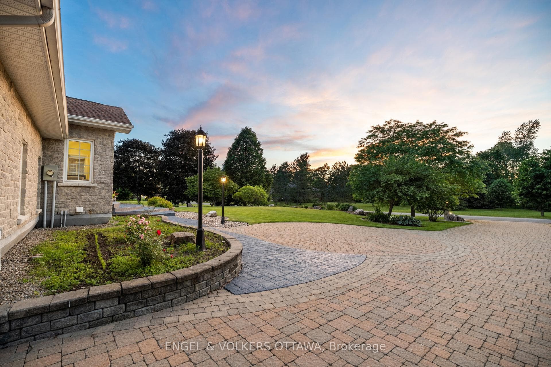 1562 Lakeshore Drive photo 41