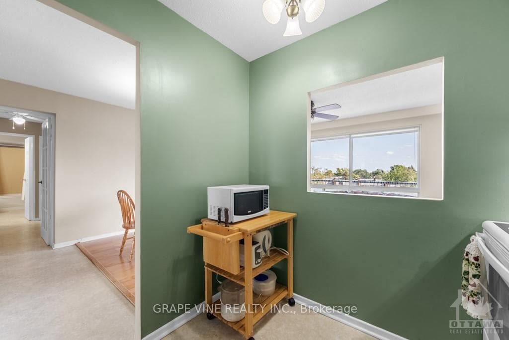 20 CHESTERTON Drive Unit 210 photo 14