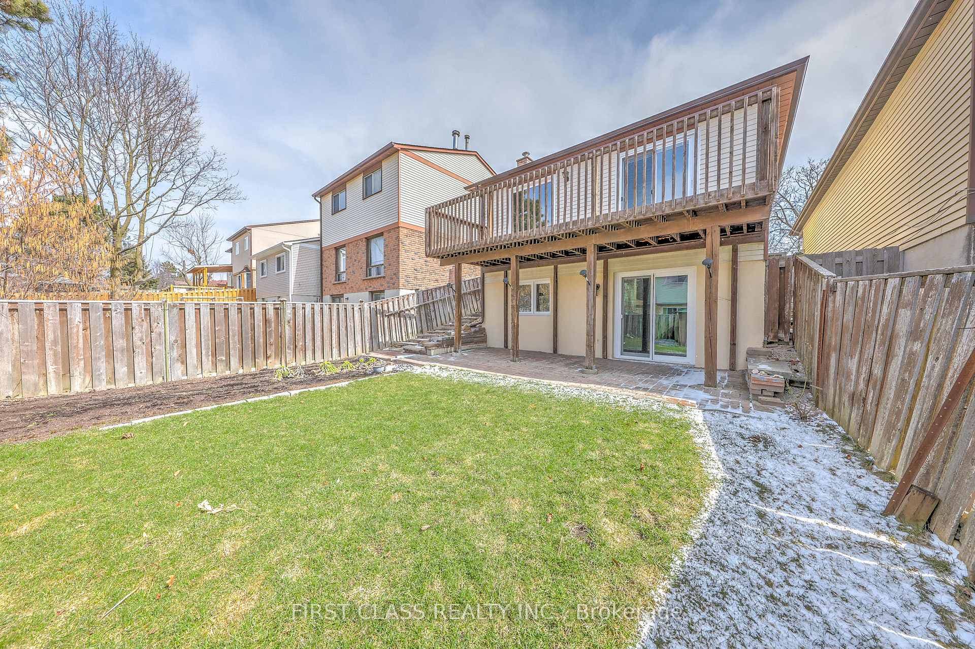 85 Madsen Crescent photo 32