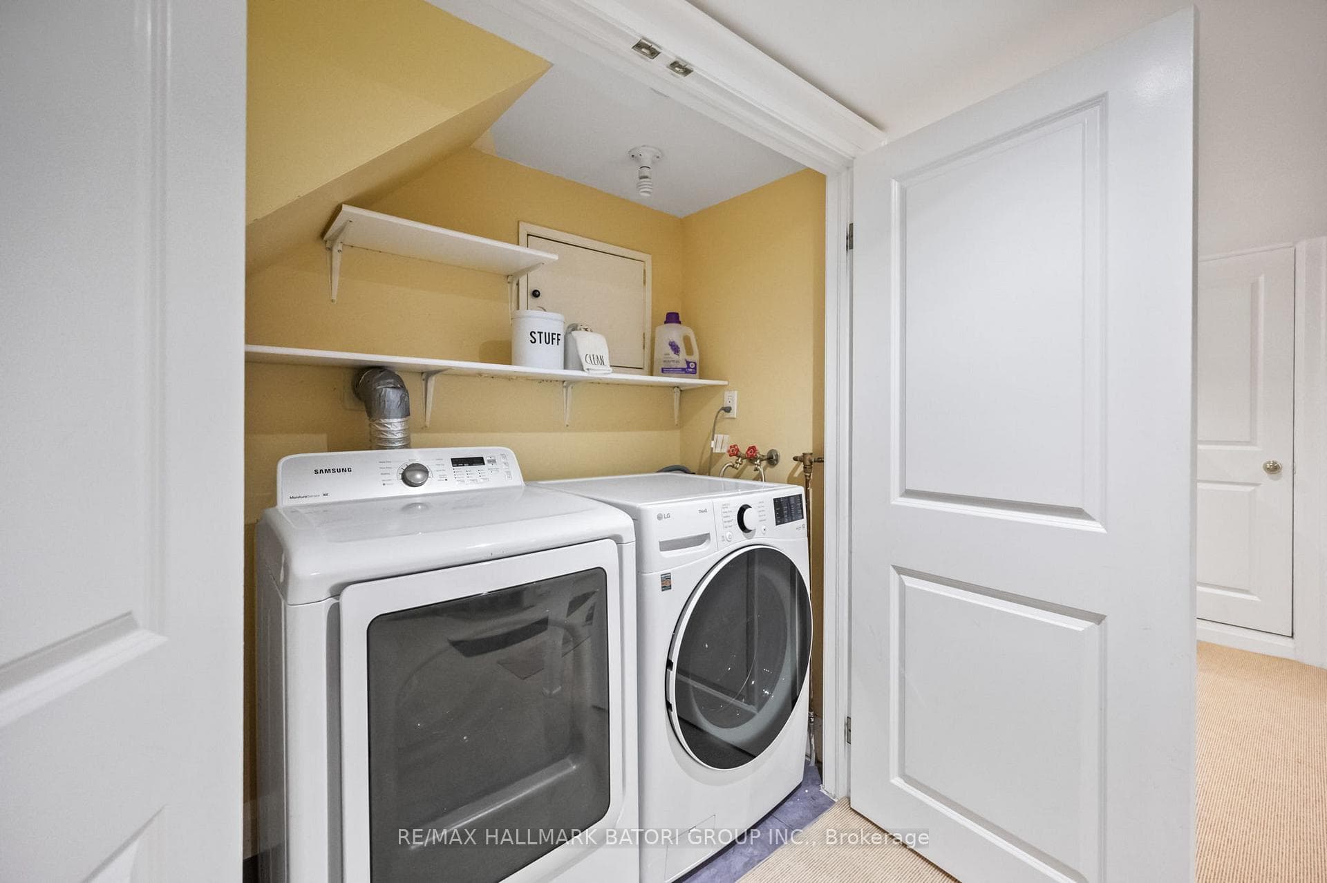 94 Castlewood Road photo 28