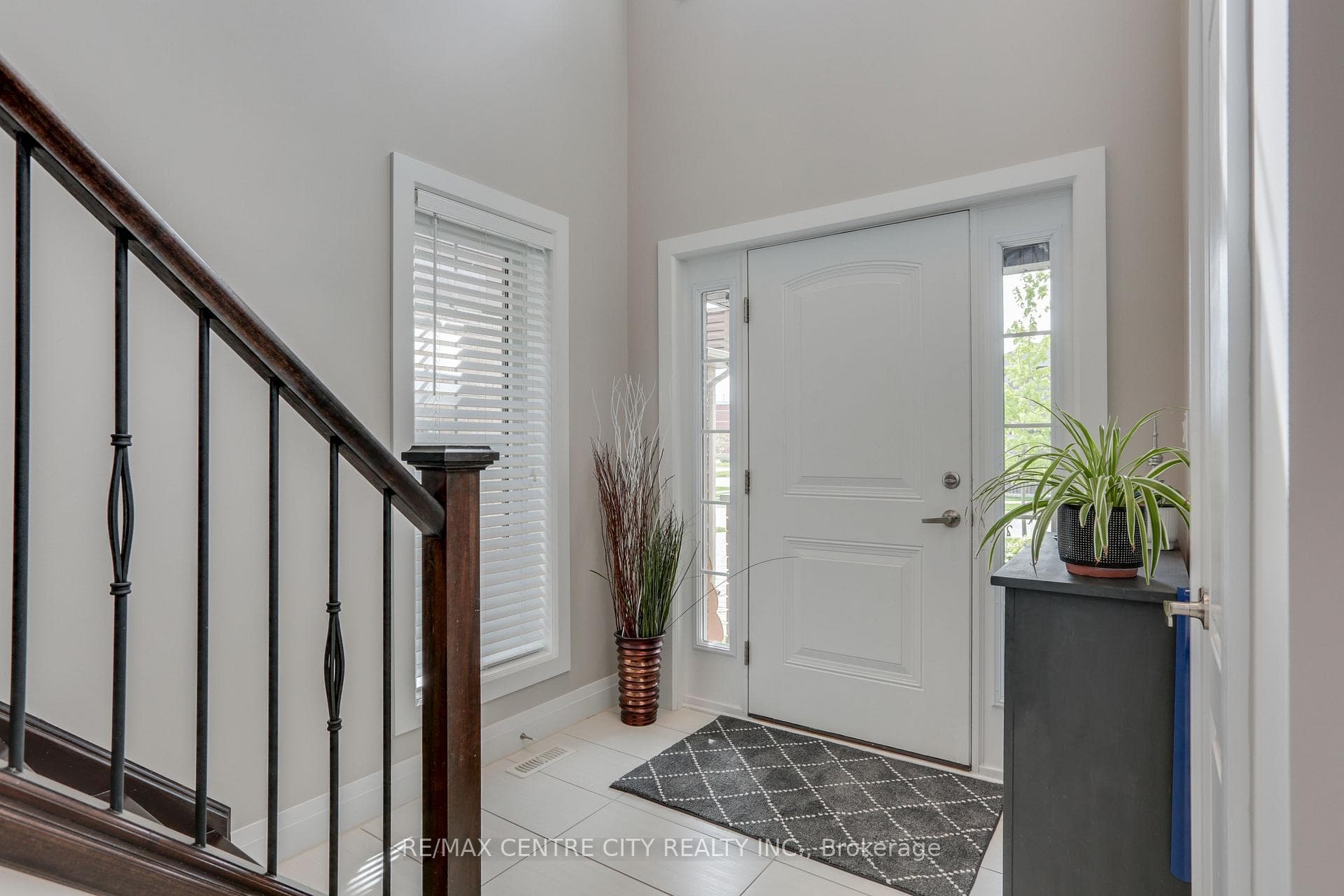 1799 Couldridge Way photo 4