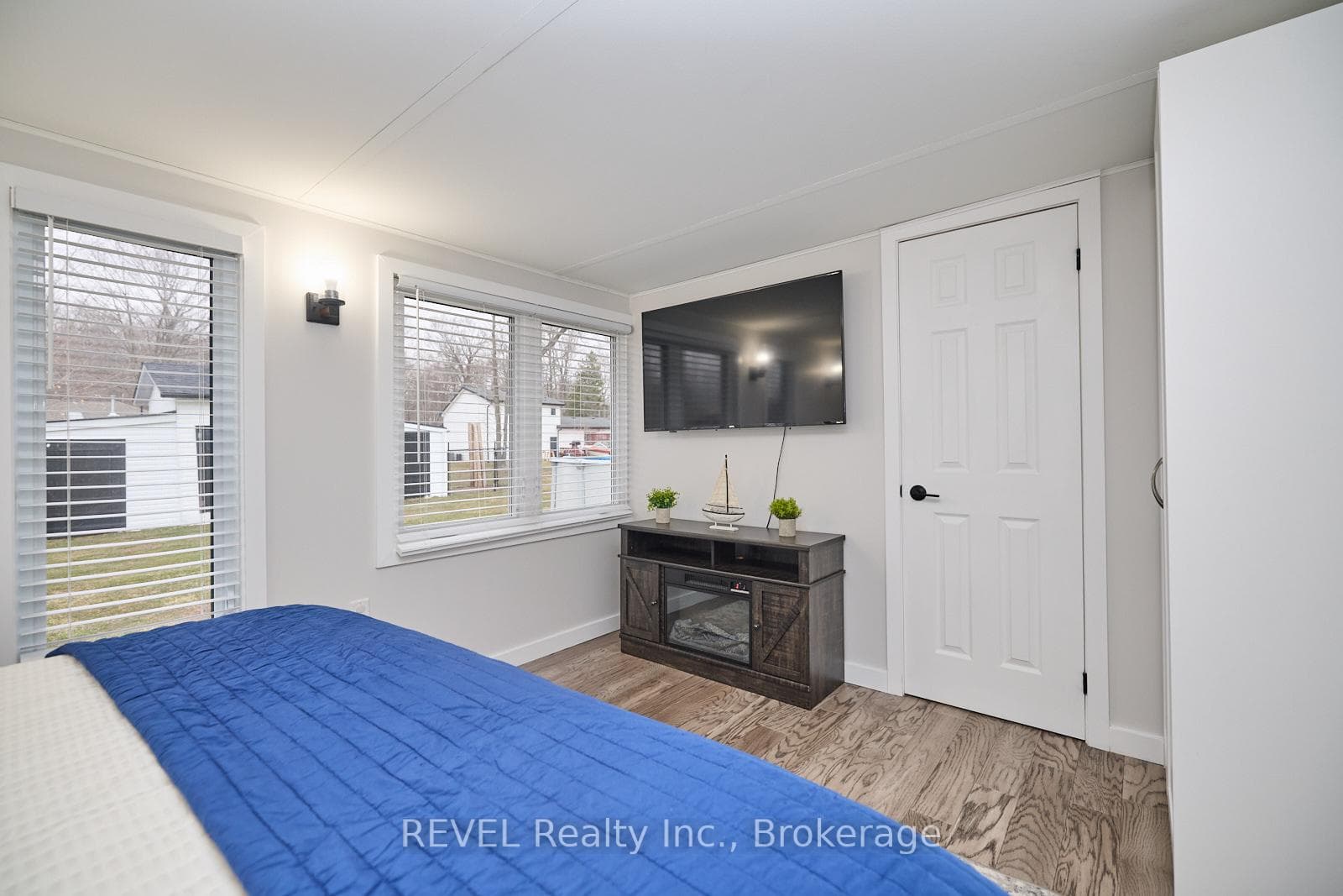 4875 Mapleview Crescent photo 32