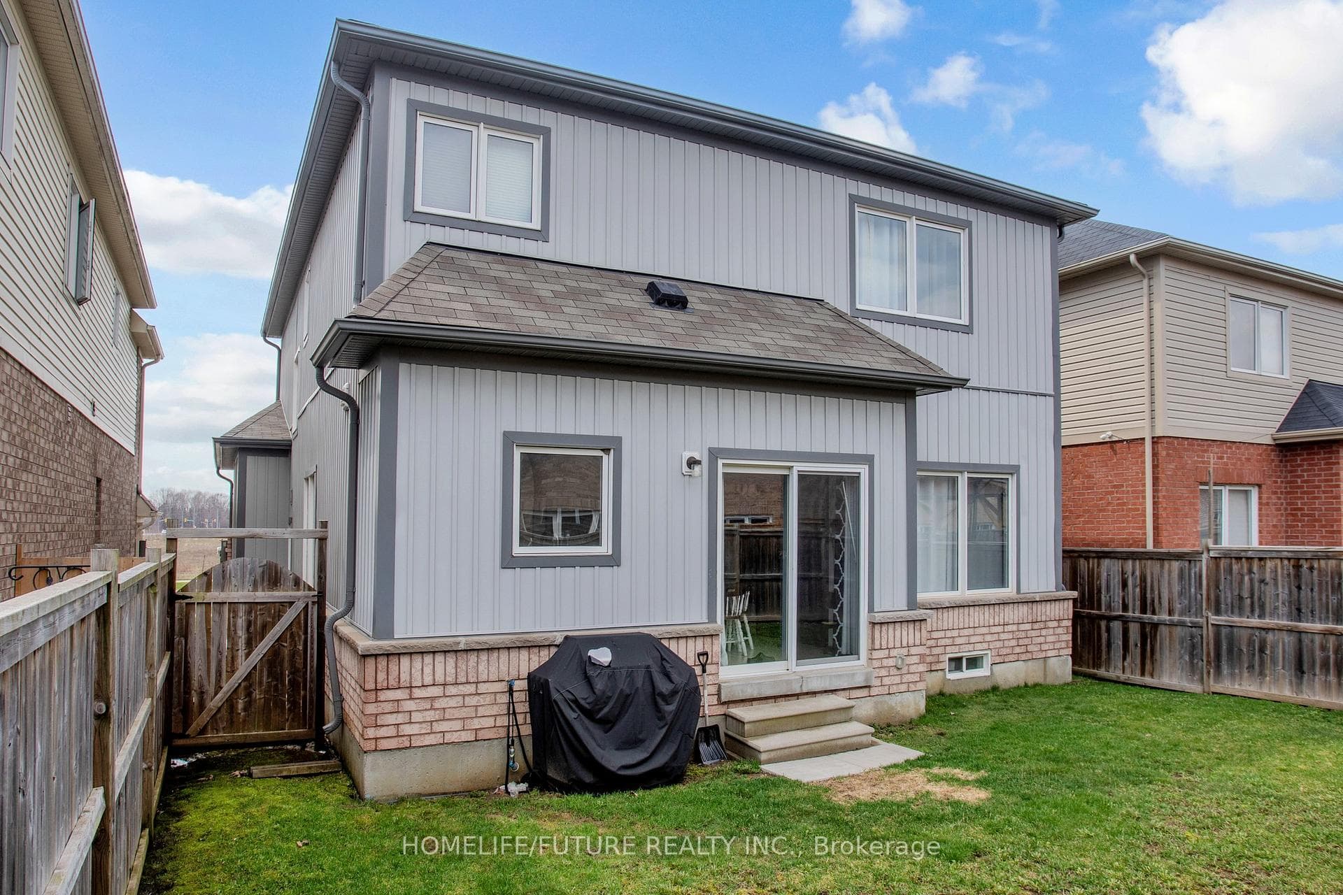 23 Edwin Carr Street photo 37