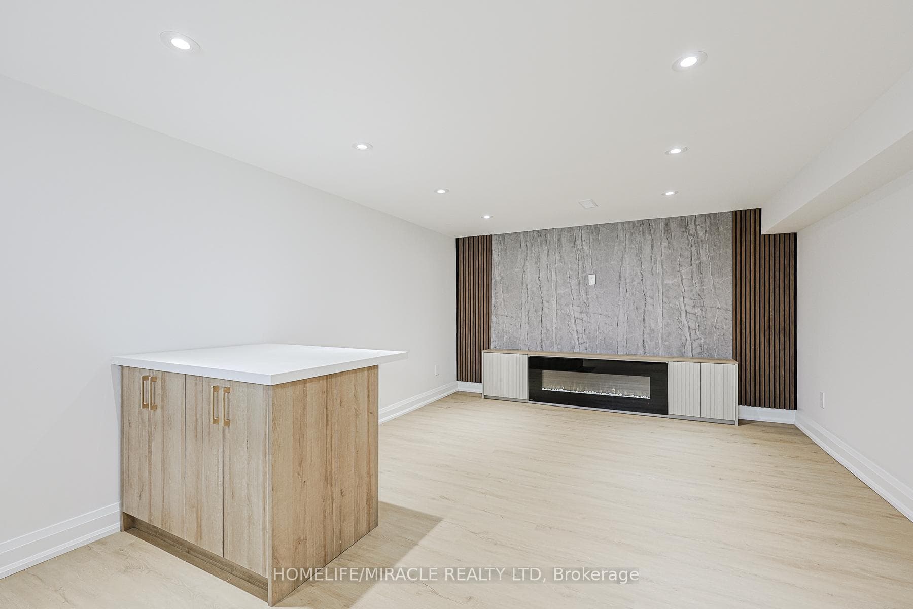 158 Cass Avenue photo 27