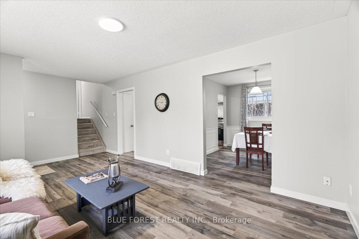 35 Rollscourt Gardens photo 9