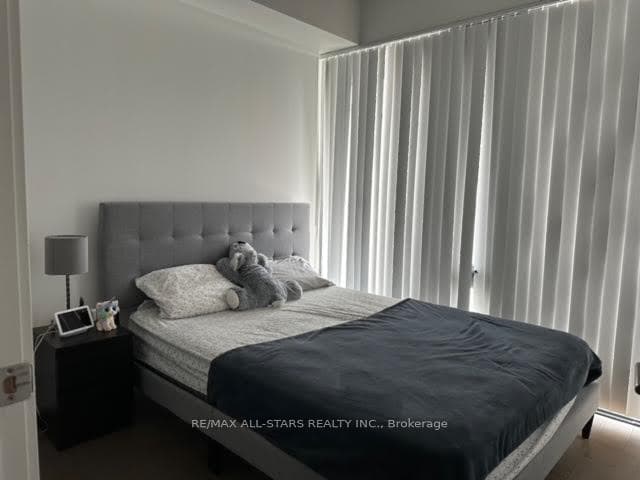 185 Roehampton Avenue Unit 907 photo 5