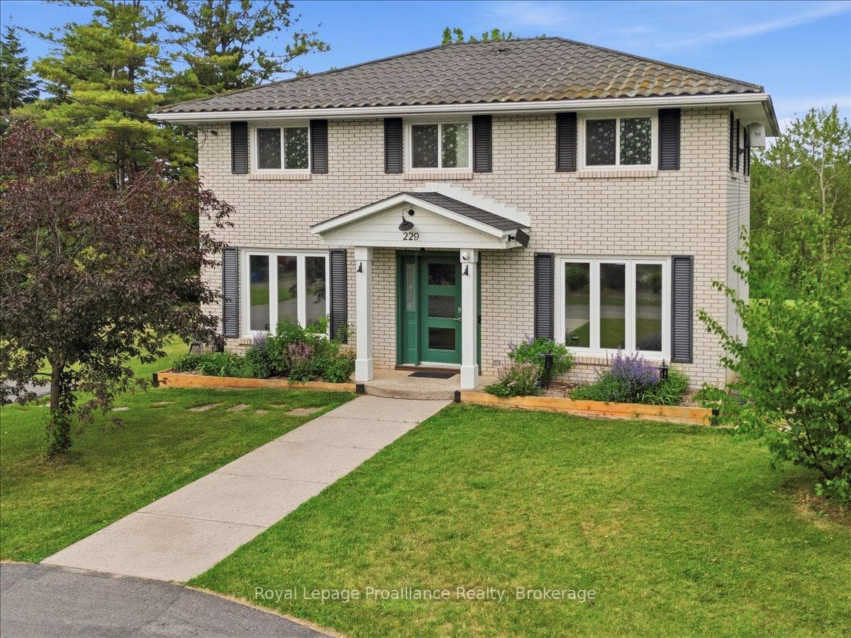 229 Henry Street photo 2