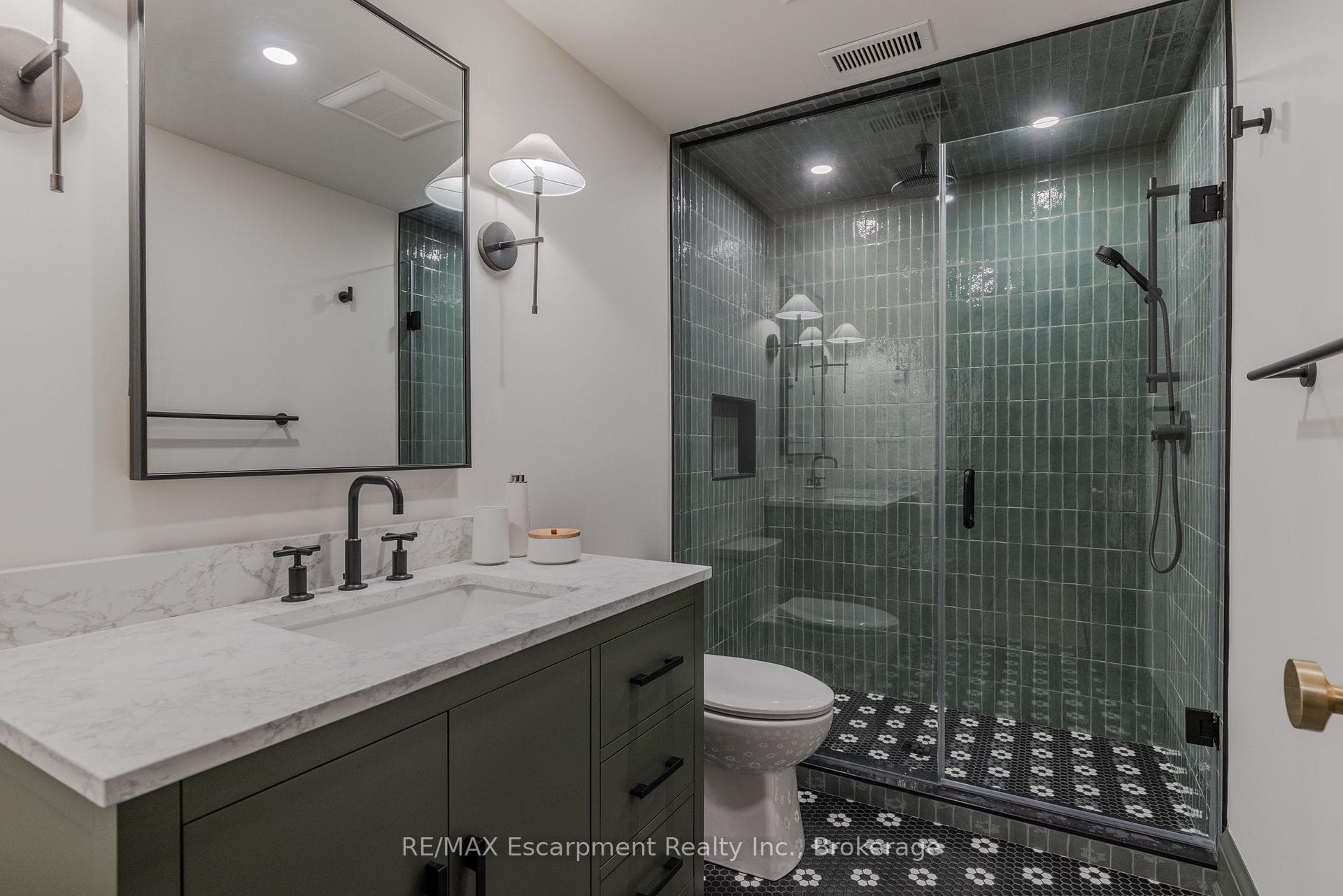 130 Edgecliffe Place photo 45