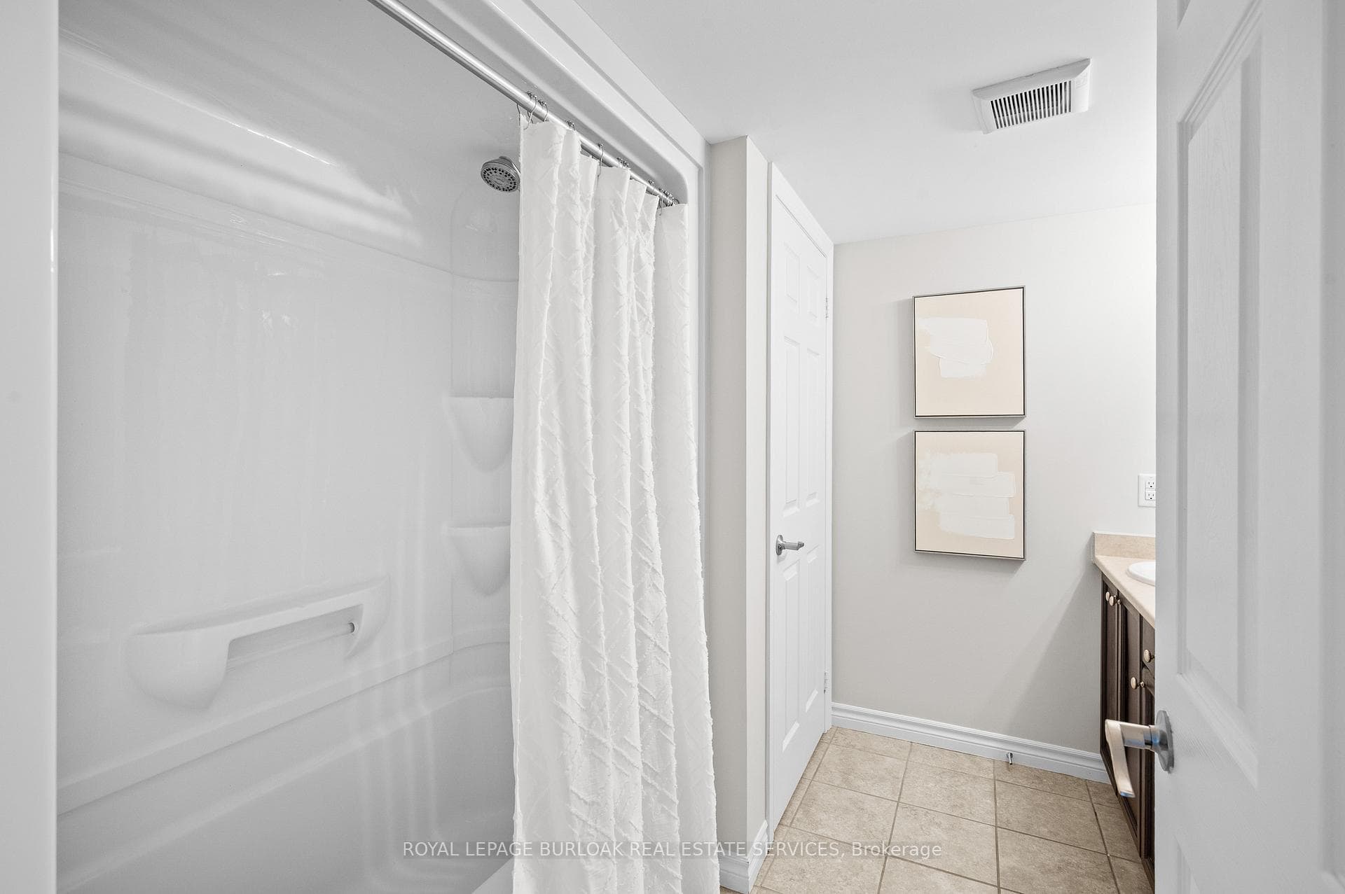 4 Piece Bathroom with Maintenance Free Tub