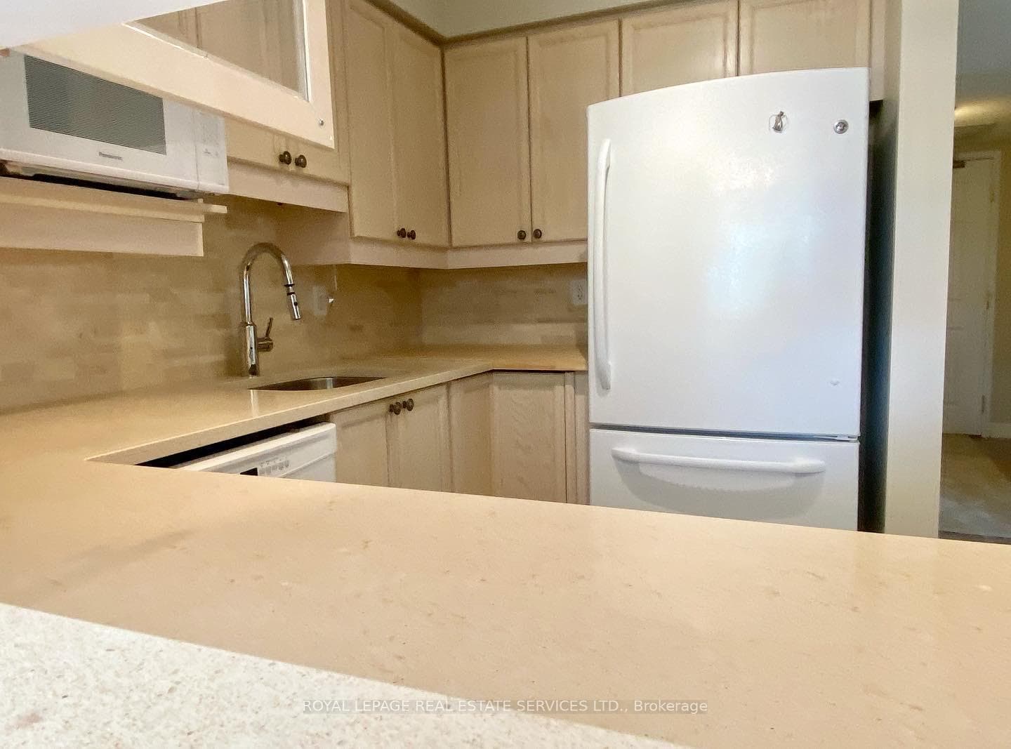 pass through to kitchen from dining