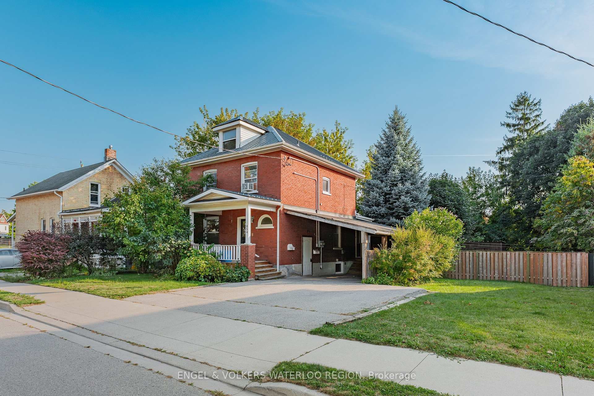 854 William Street photo 1