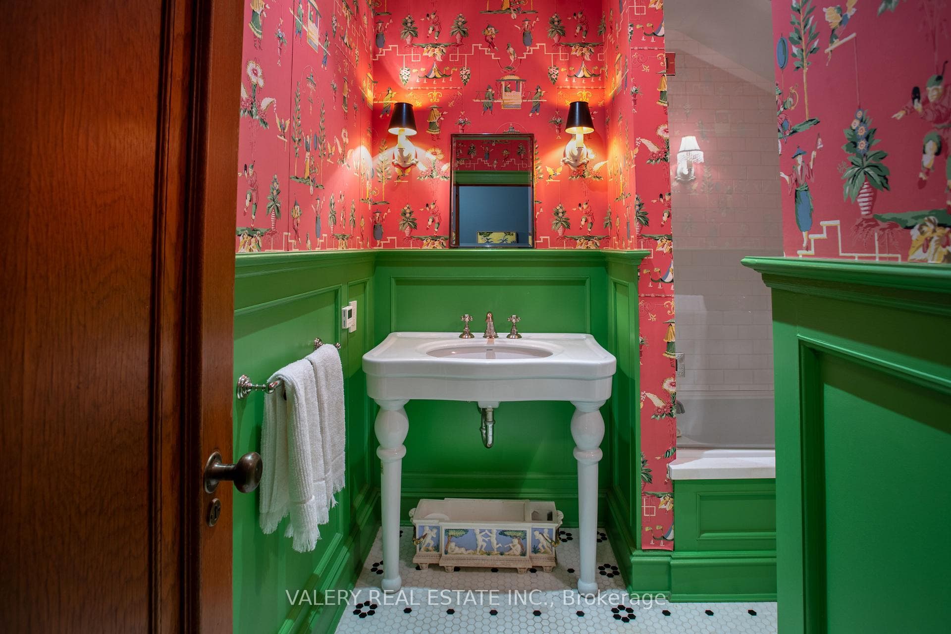 6th Bathroom (Upper Level)