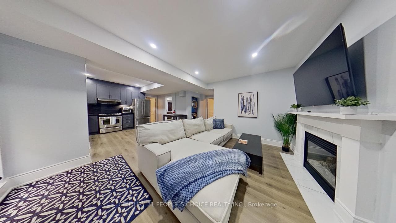 2195 Dewsbury Drive photo 3