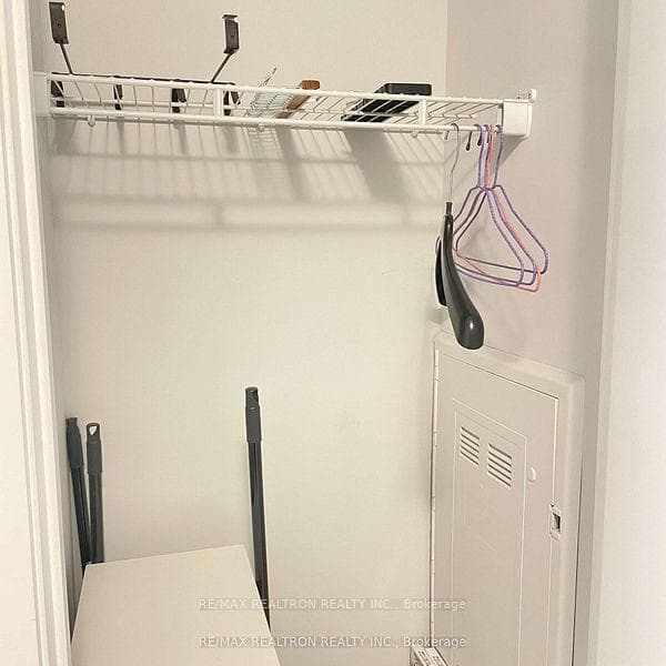 2221 Yonge Street Unit 1007 photo 7