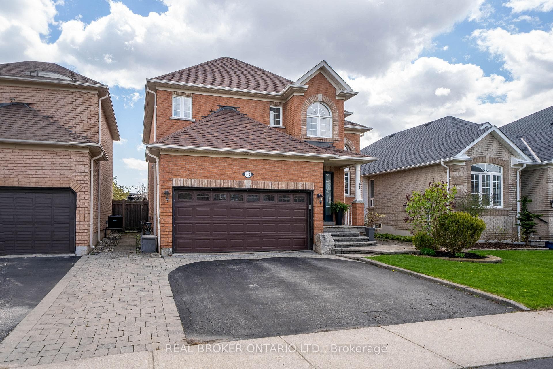 217 Ellis Crescent photo 40