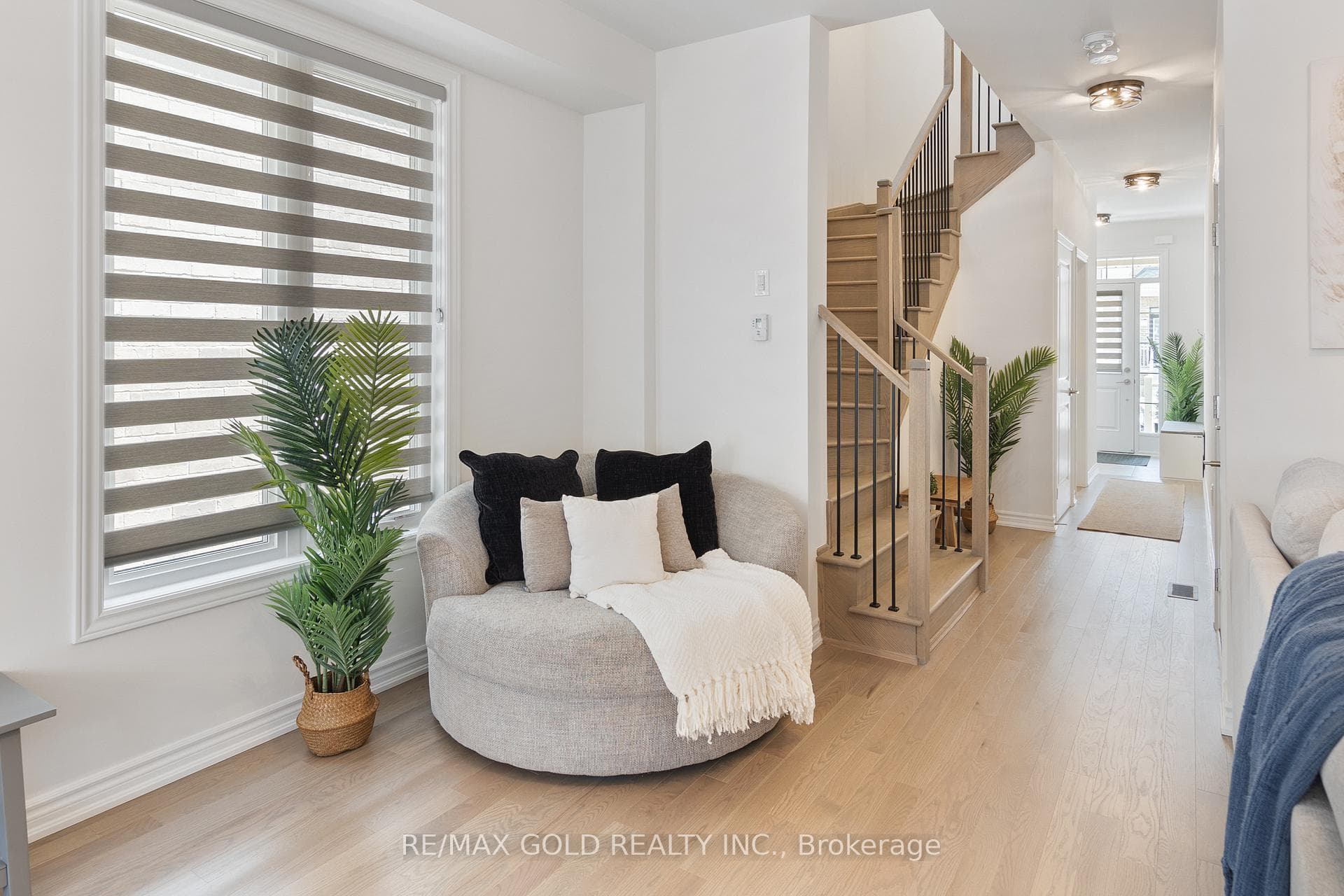 91 Phoenix Boulevard photo 8