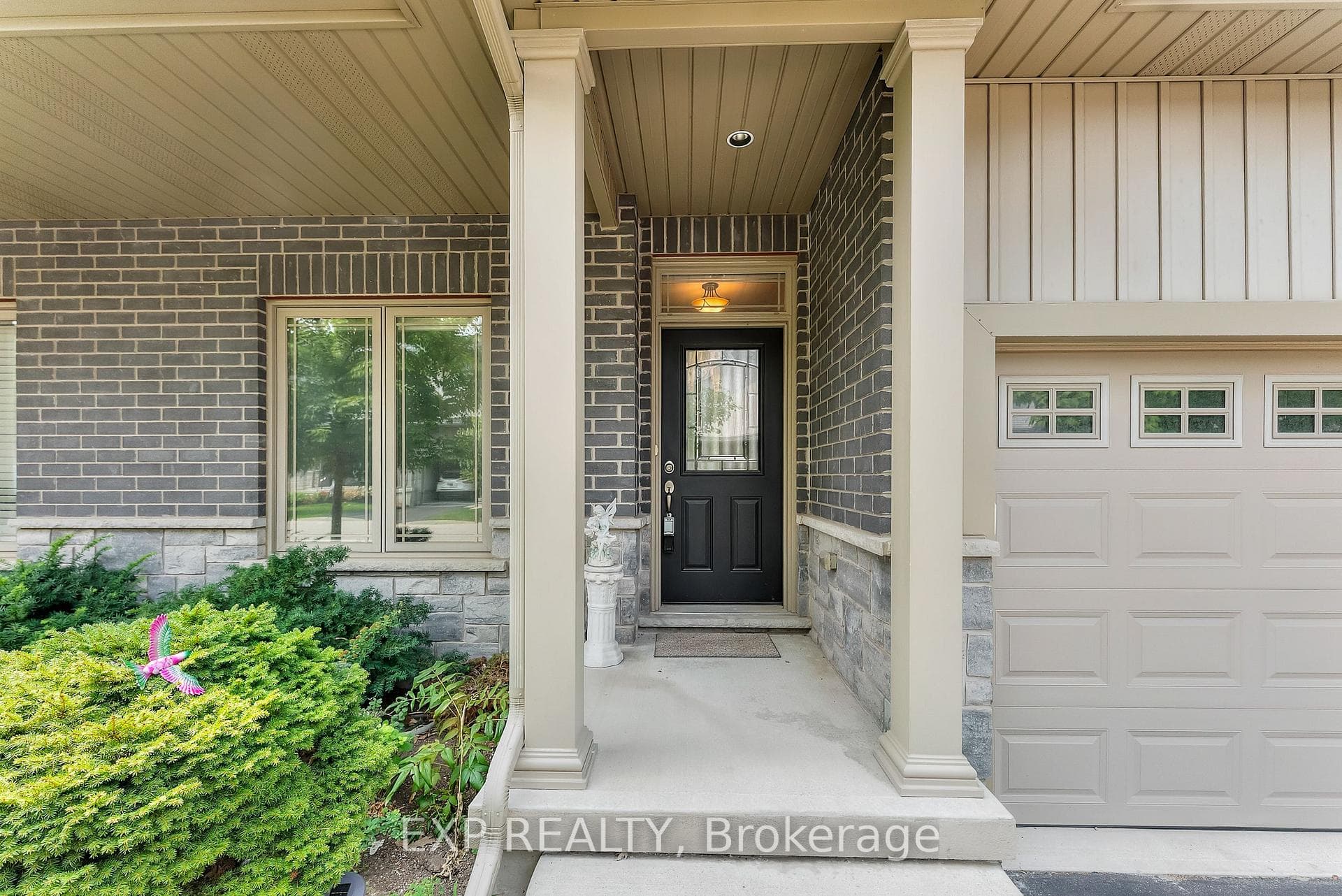 5490 Prince Edward Avenue Unit 4 photo 3