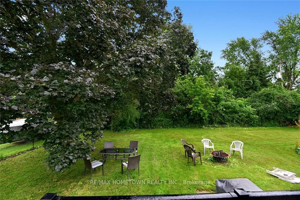 9 BERNARD Crescent photo 24