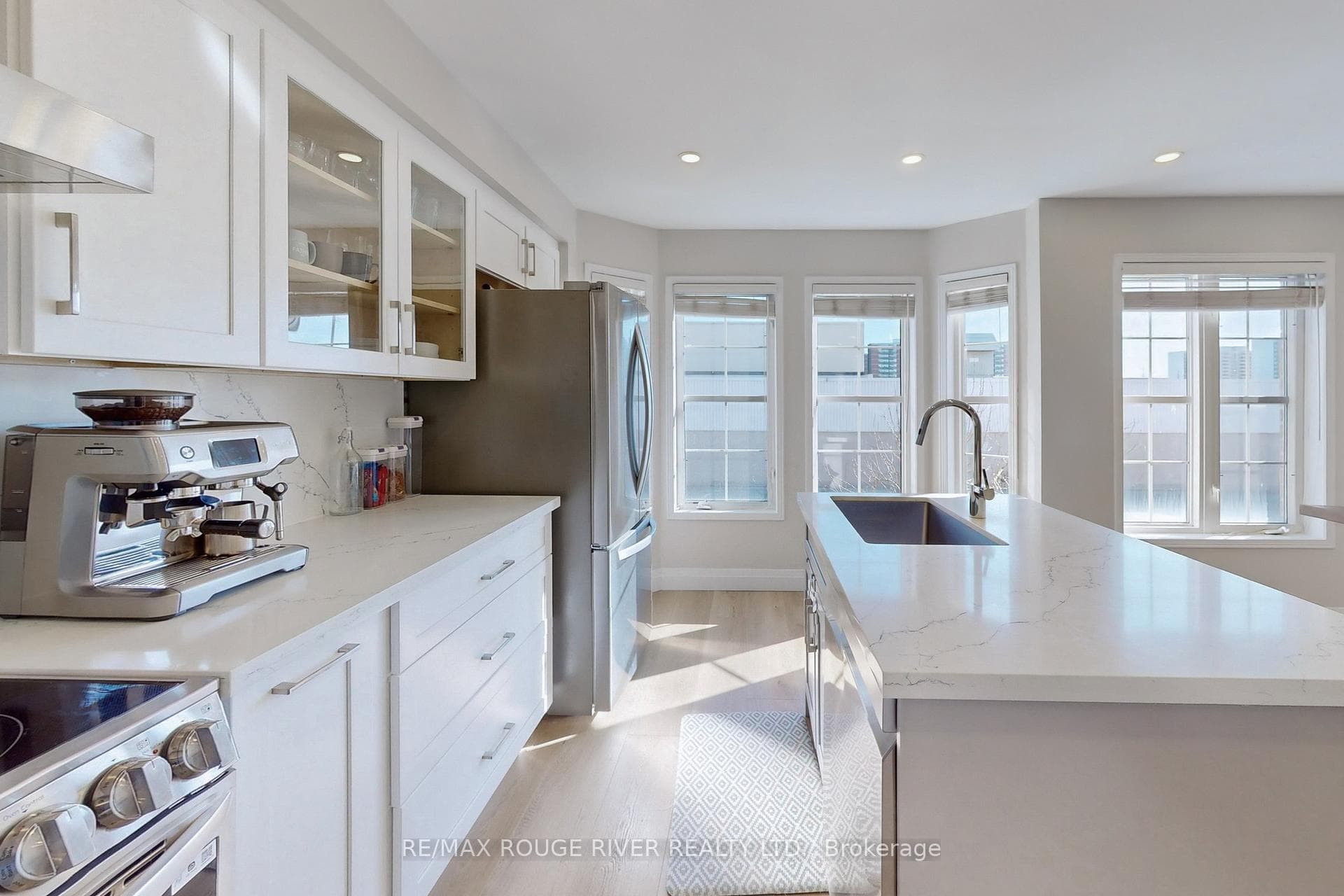 65 Archibald Mews photo 16