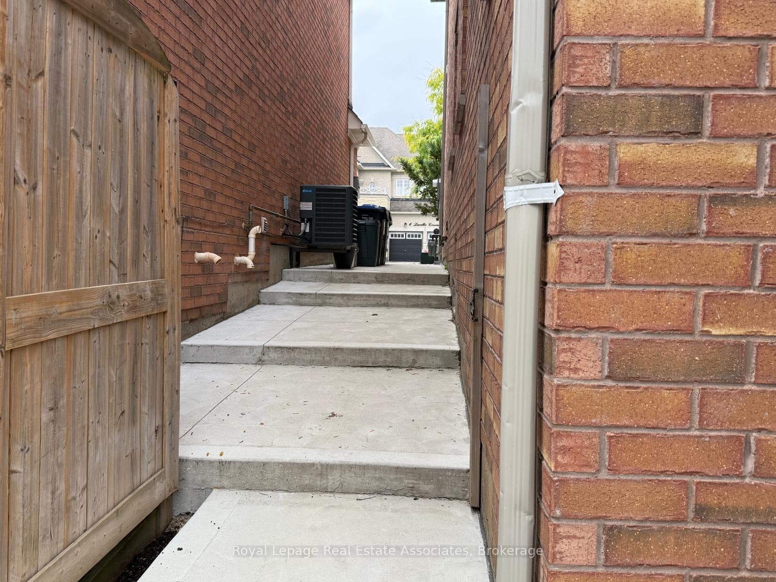 7 Lavallee Crescent photo 3