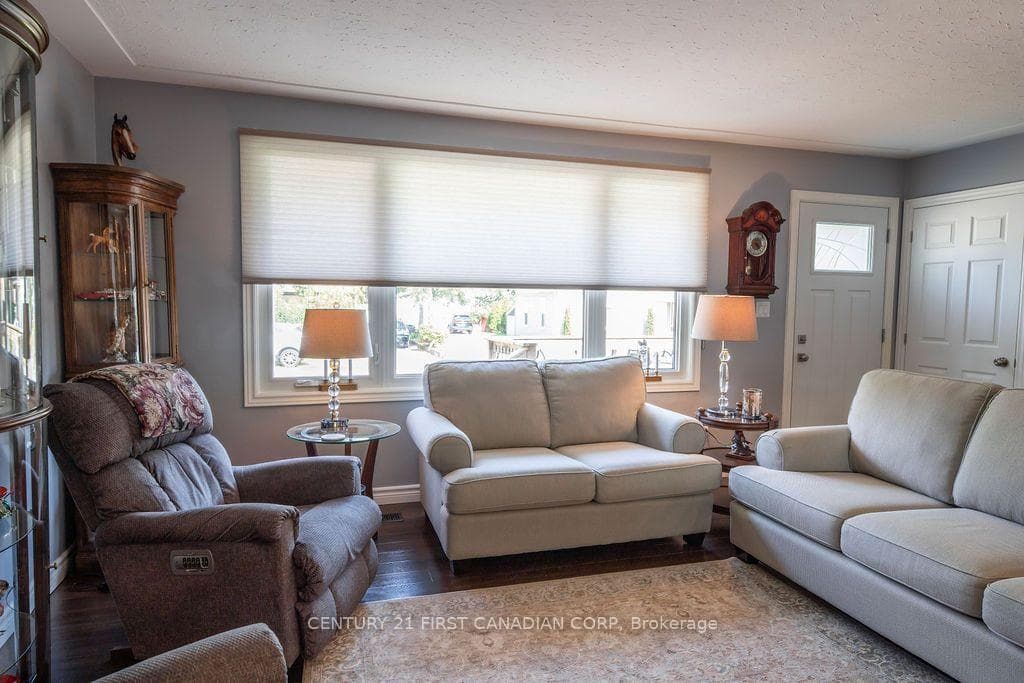 252 Rapley Street photo 3