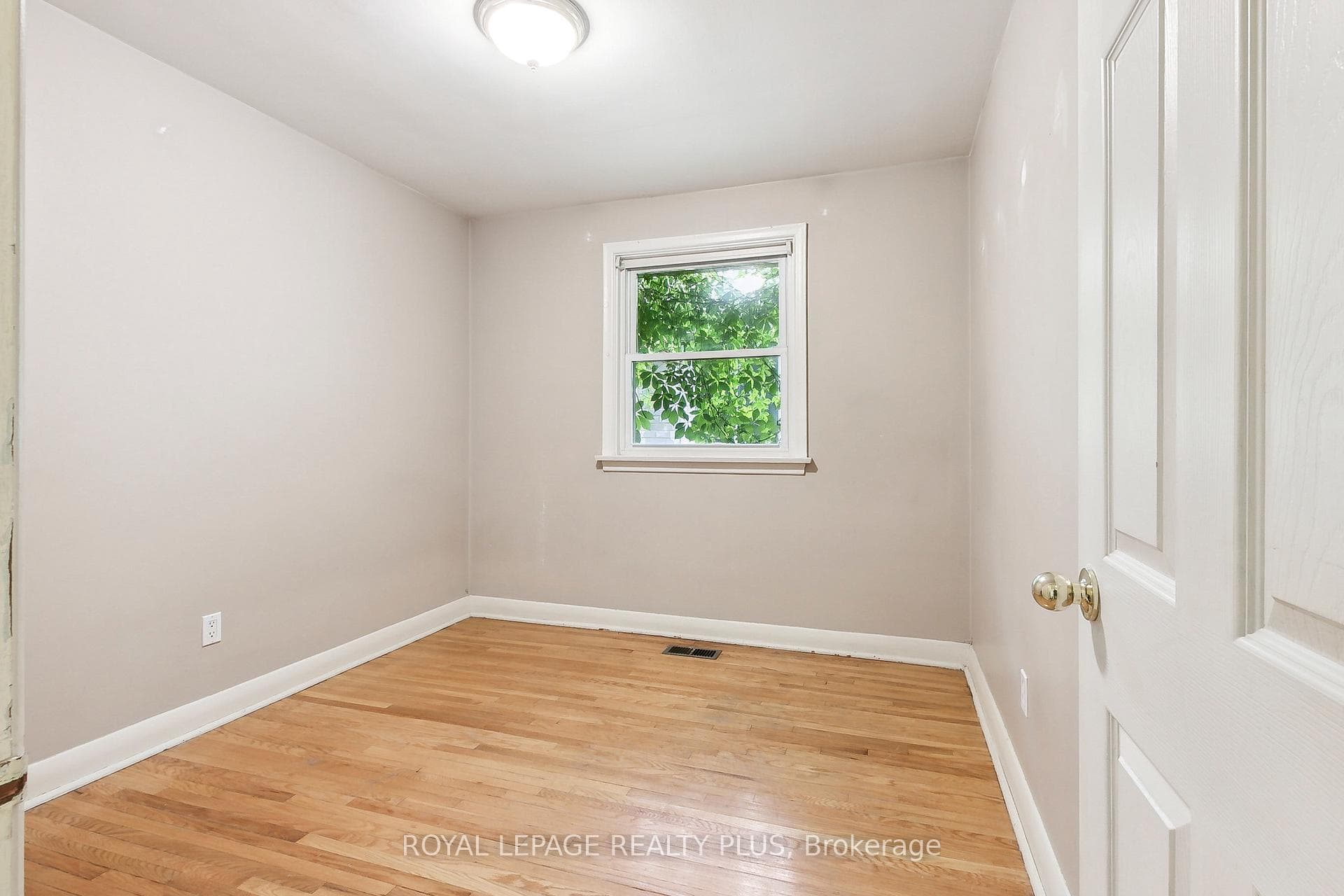 4236 Bloor Street photo 19
