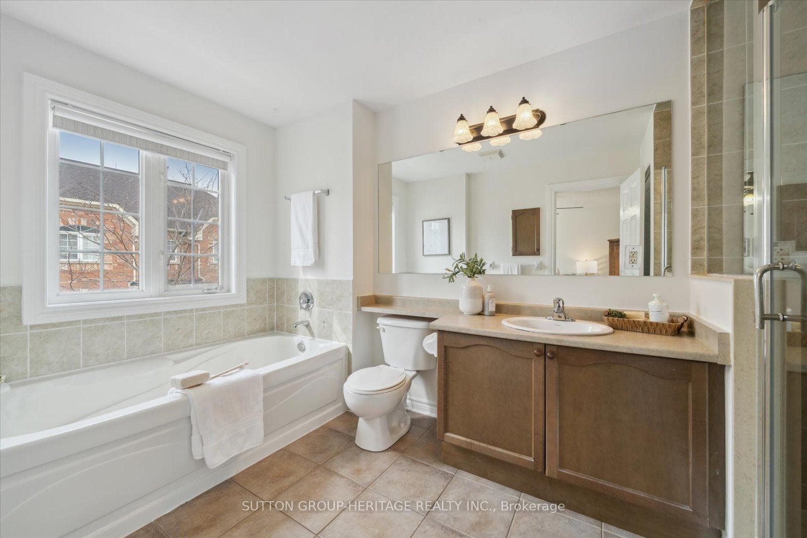 4pc Primary Bedroom En-suite Bath