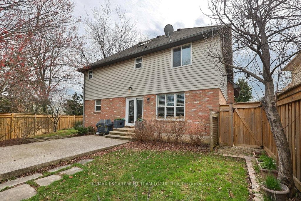 2111 KEVIN Crescent photo 46