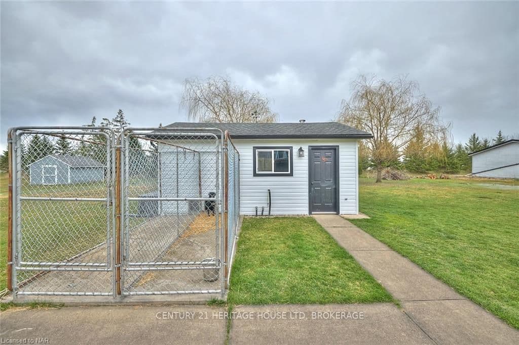 dog kennel