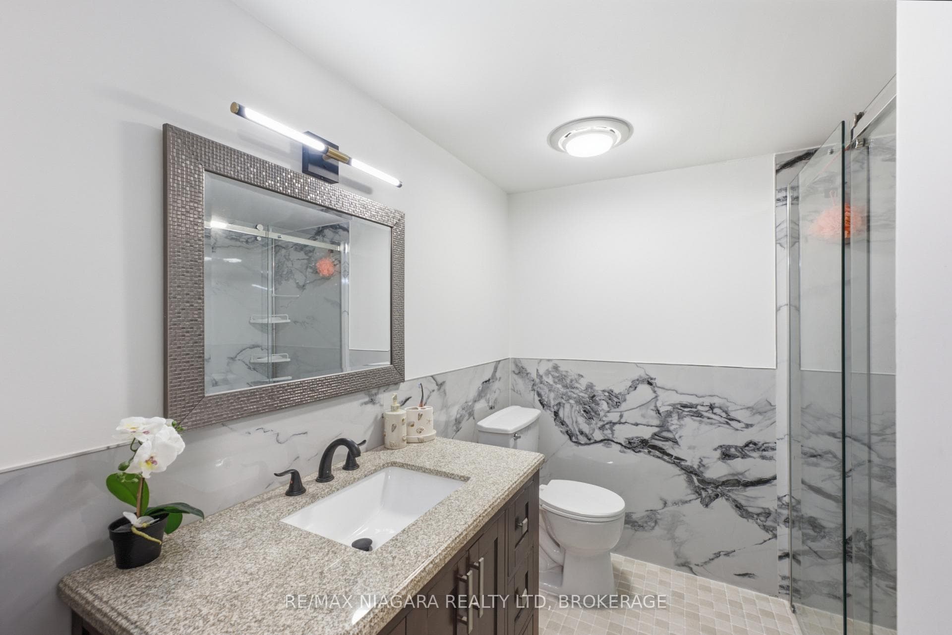 11 RICHELIEU Drive photo 24