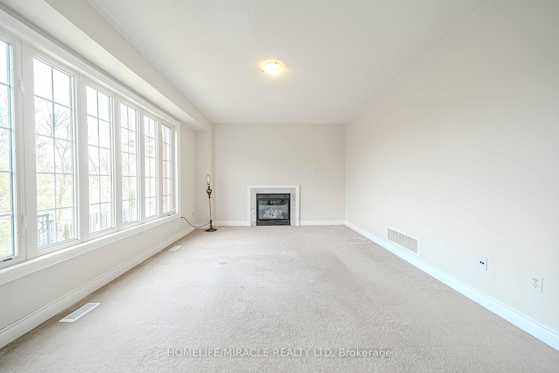 1811 Esterbrooke Drive photo 15