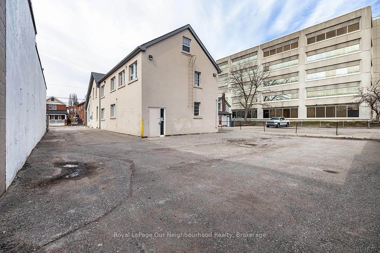 71 Albert Street photo 5