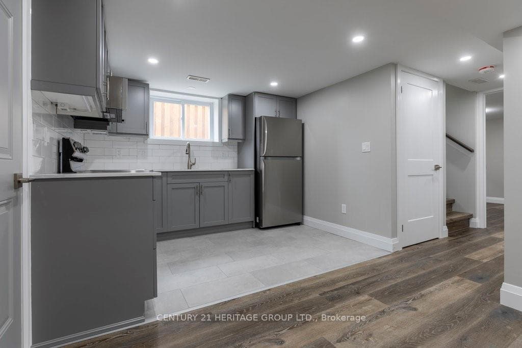 291 East 24th Street Unit Lower photo 8