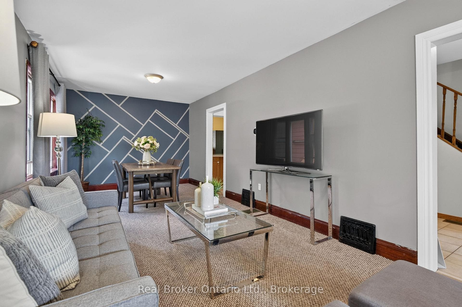 2 Herlan Avenue photo 11