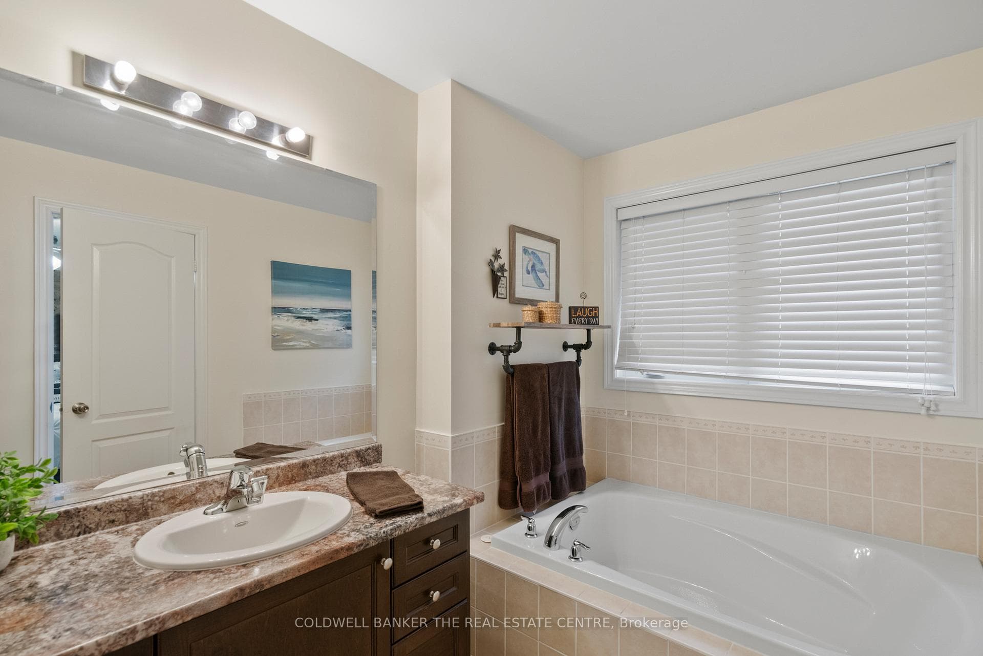 94 McCann Crescent photo 21