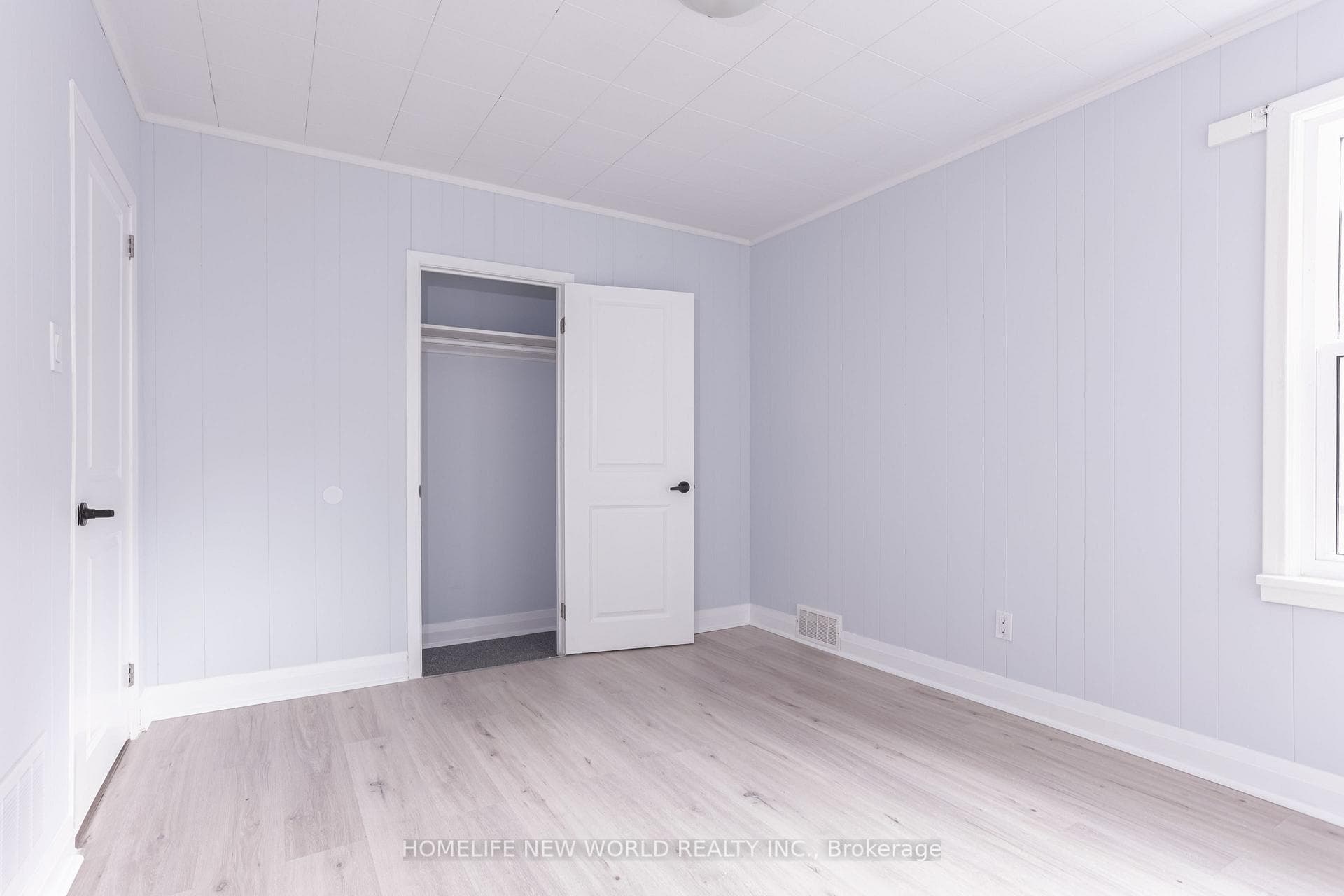 422 Welland Avenue photo 13