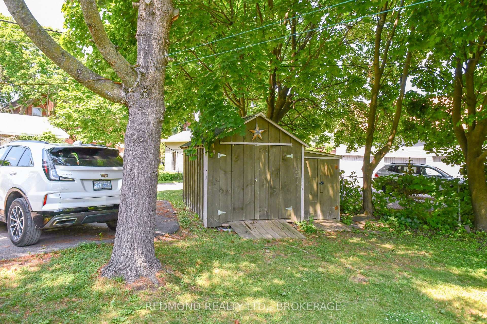 140 BROCK Street photo 33