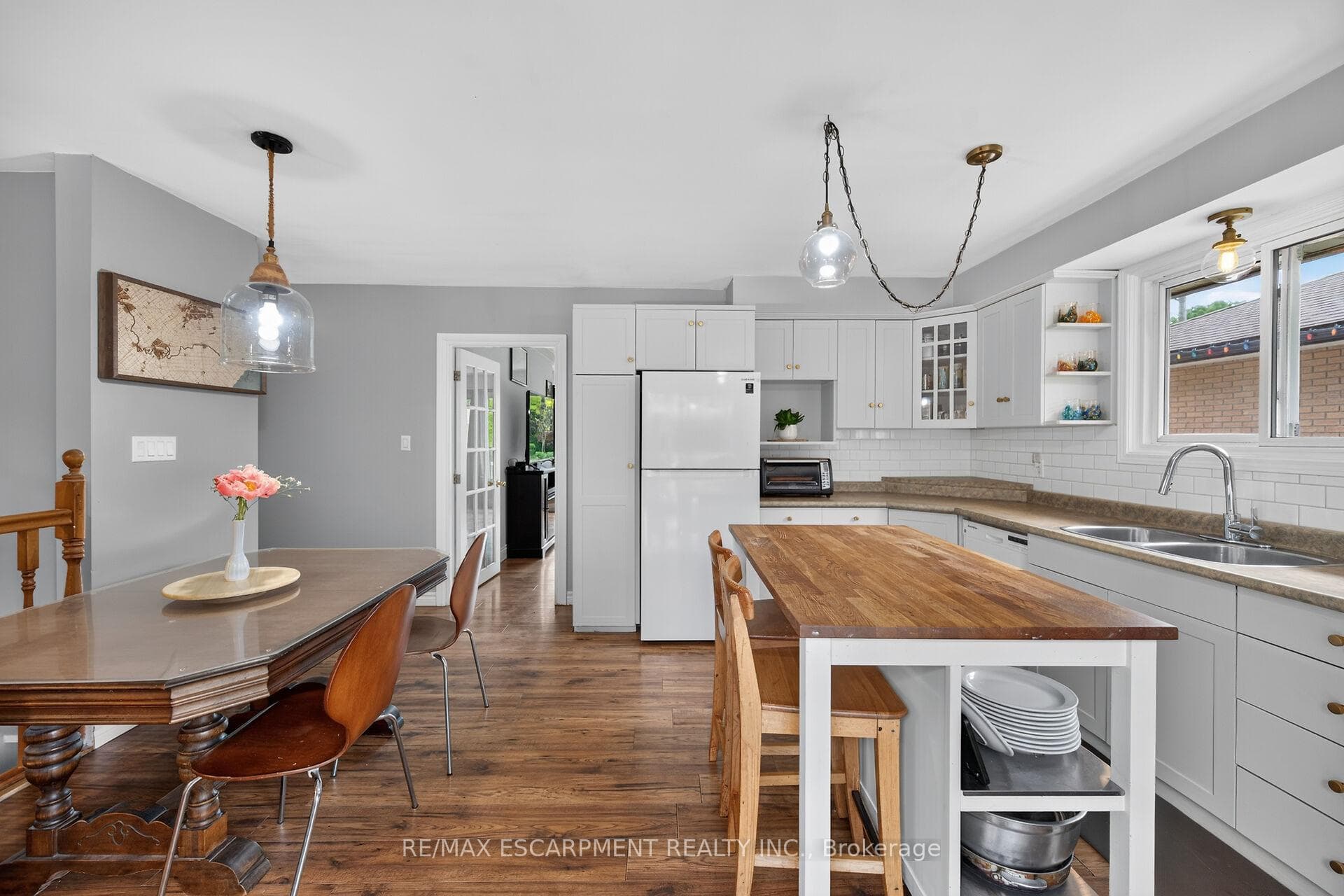 251 Mackenzie Crescent photo 16