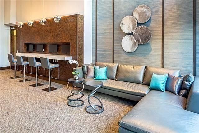 386 Yonge Street Unit 3504 photo 7
