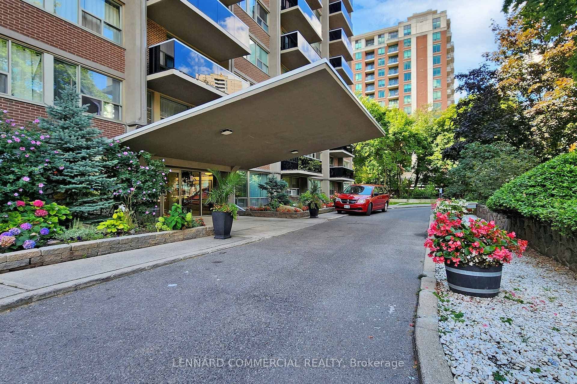 345 Merton Street Unit 707 photo 2