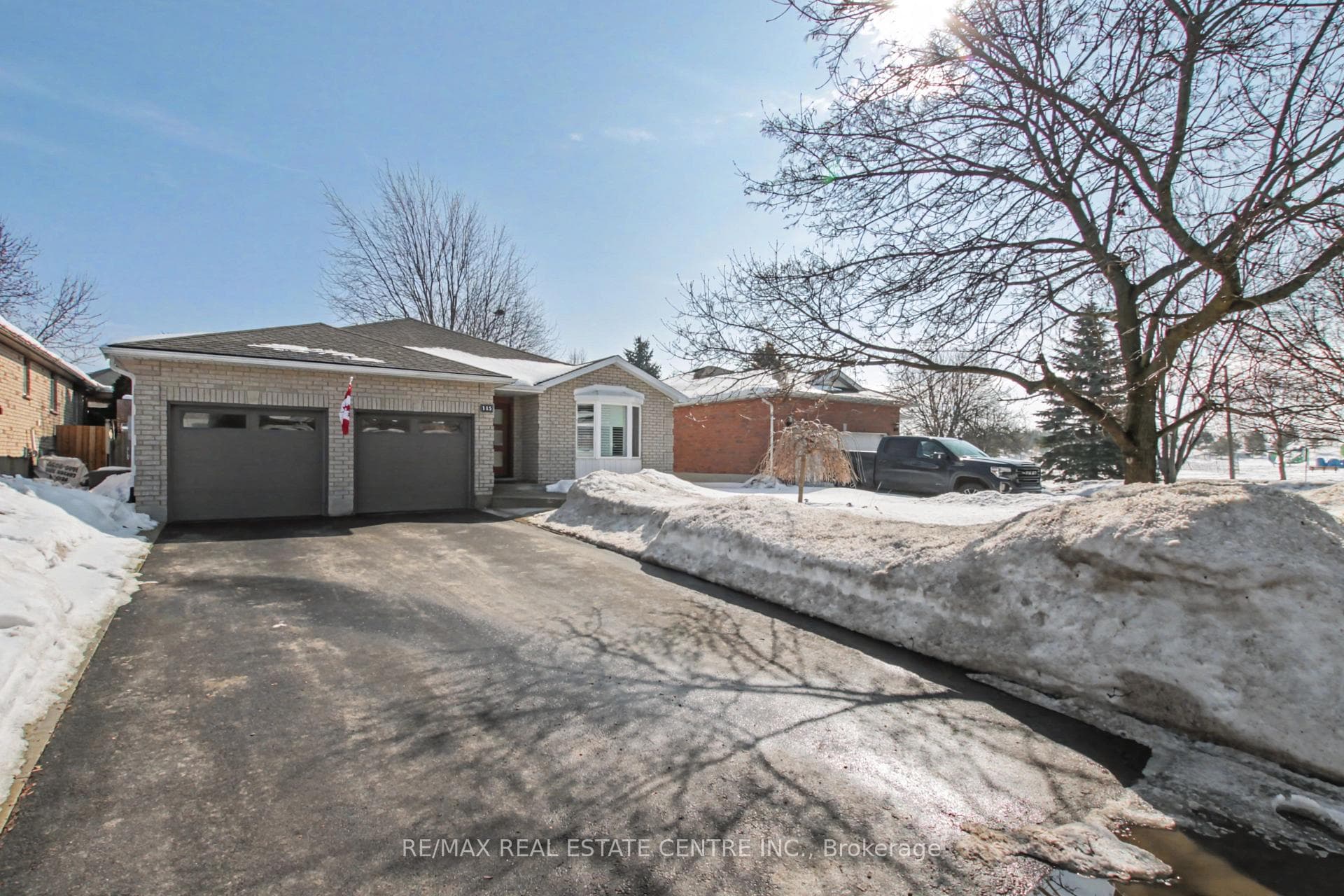 115 Bernardi Crescent photo 3