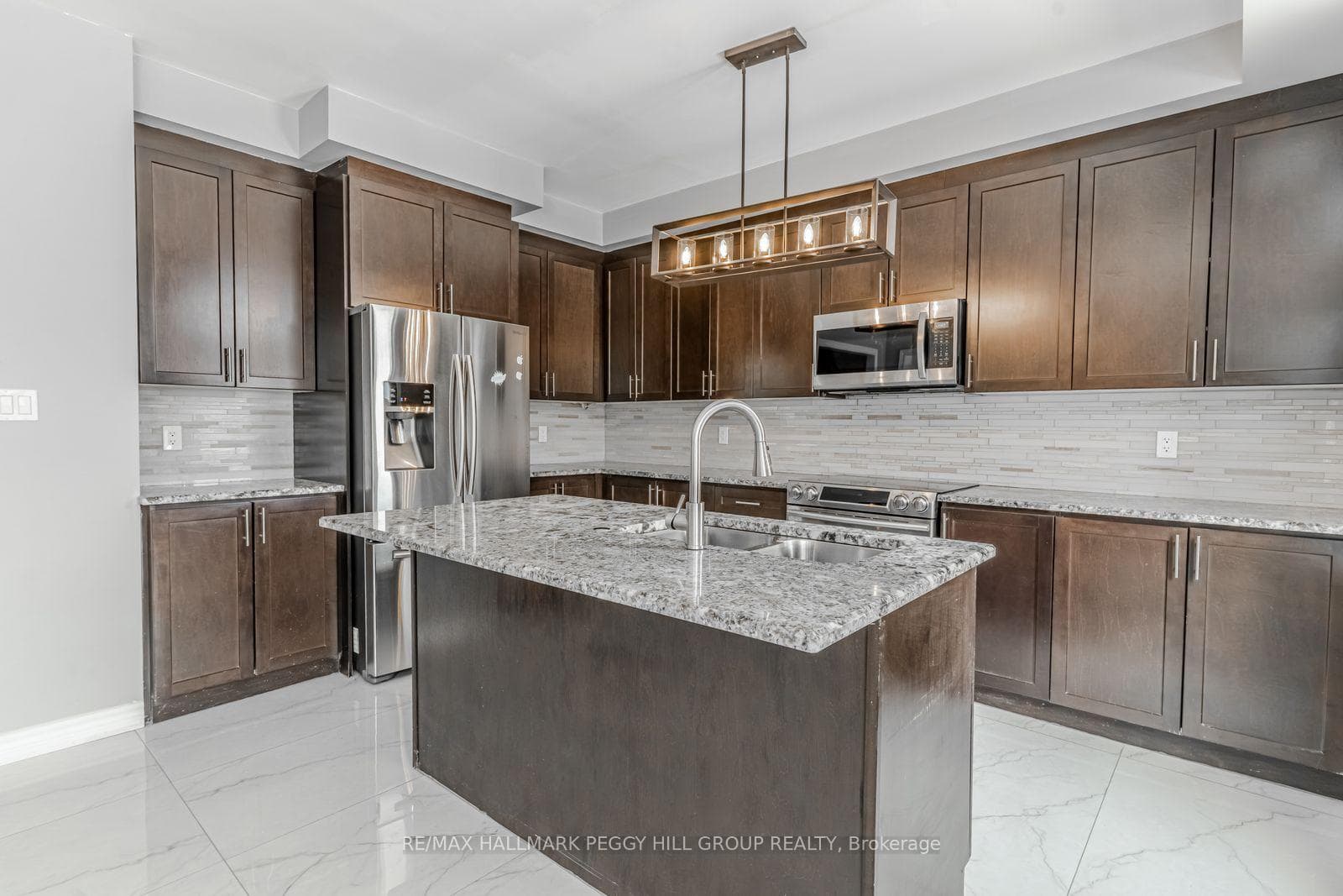 878 Green Street photo 5